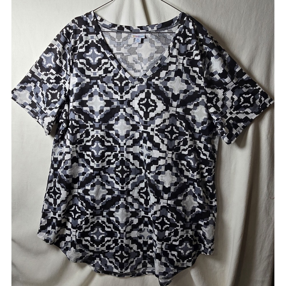 Lularoe Christy Black White‎ Gray Geometric T Shirt XL used